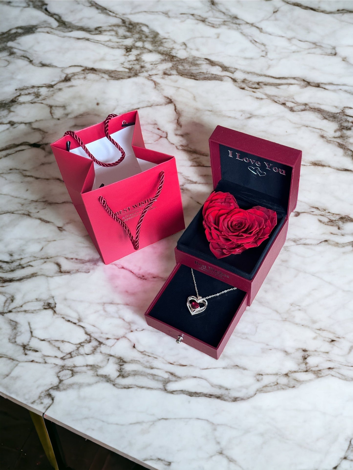 Rose éternelles stabilisé en forme de cœur