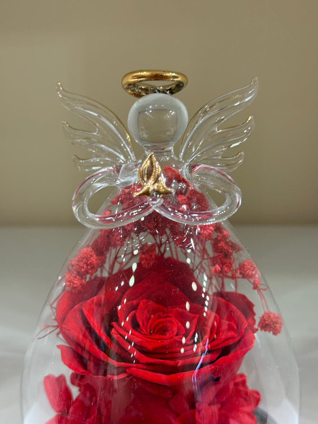 Ange en verre avec rose éternelle stabilisée