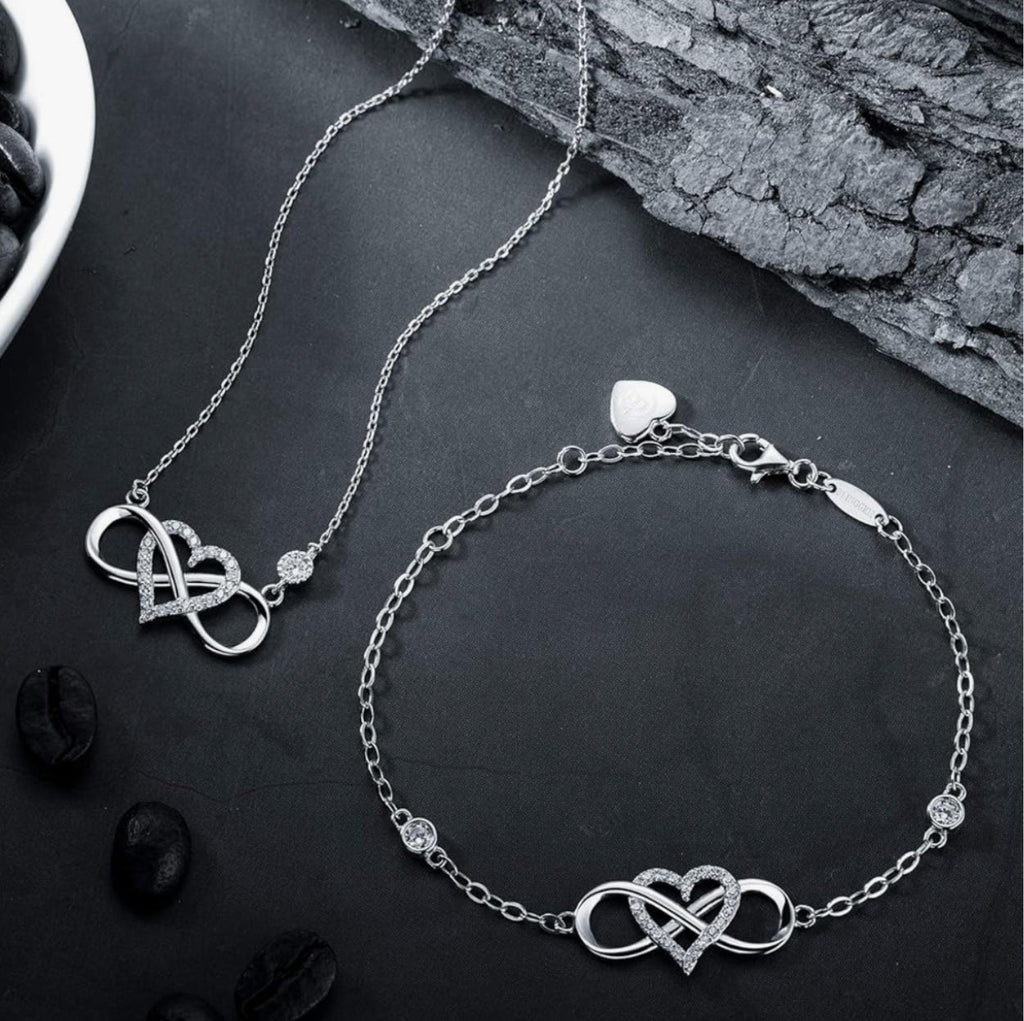 Coeur avec rose éternelle stabilisé et bijoux