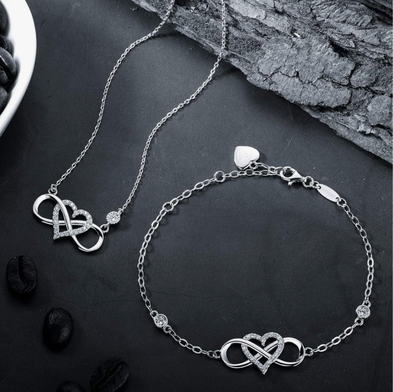 Coeur avec rose éternelle stabilisé et bijoux