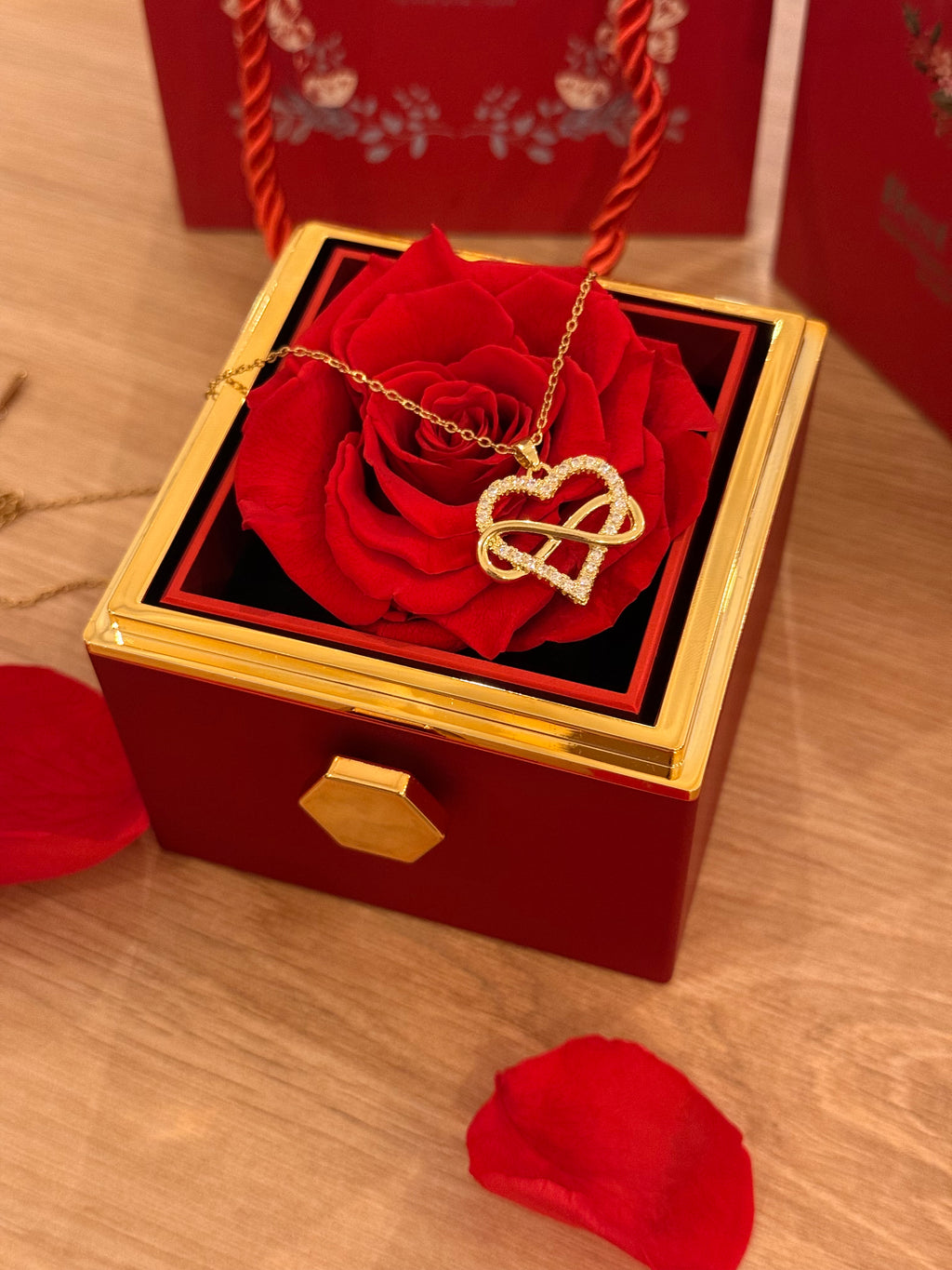 Rose stabilisé avec bijoux