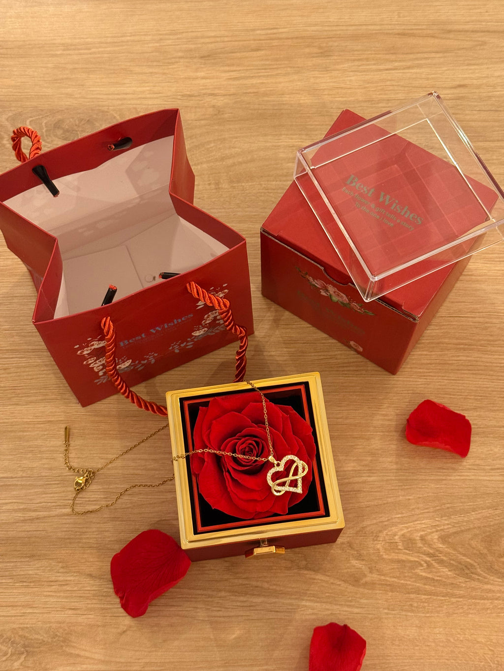 Rose stabilisé avec bijoux