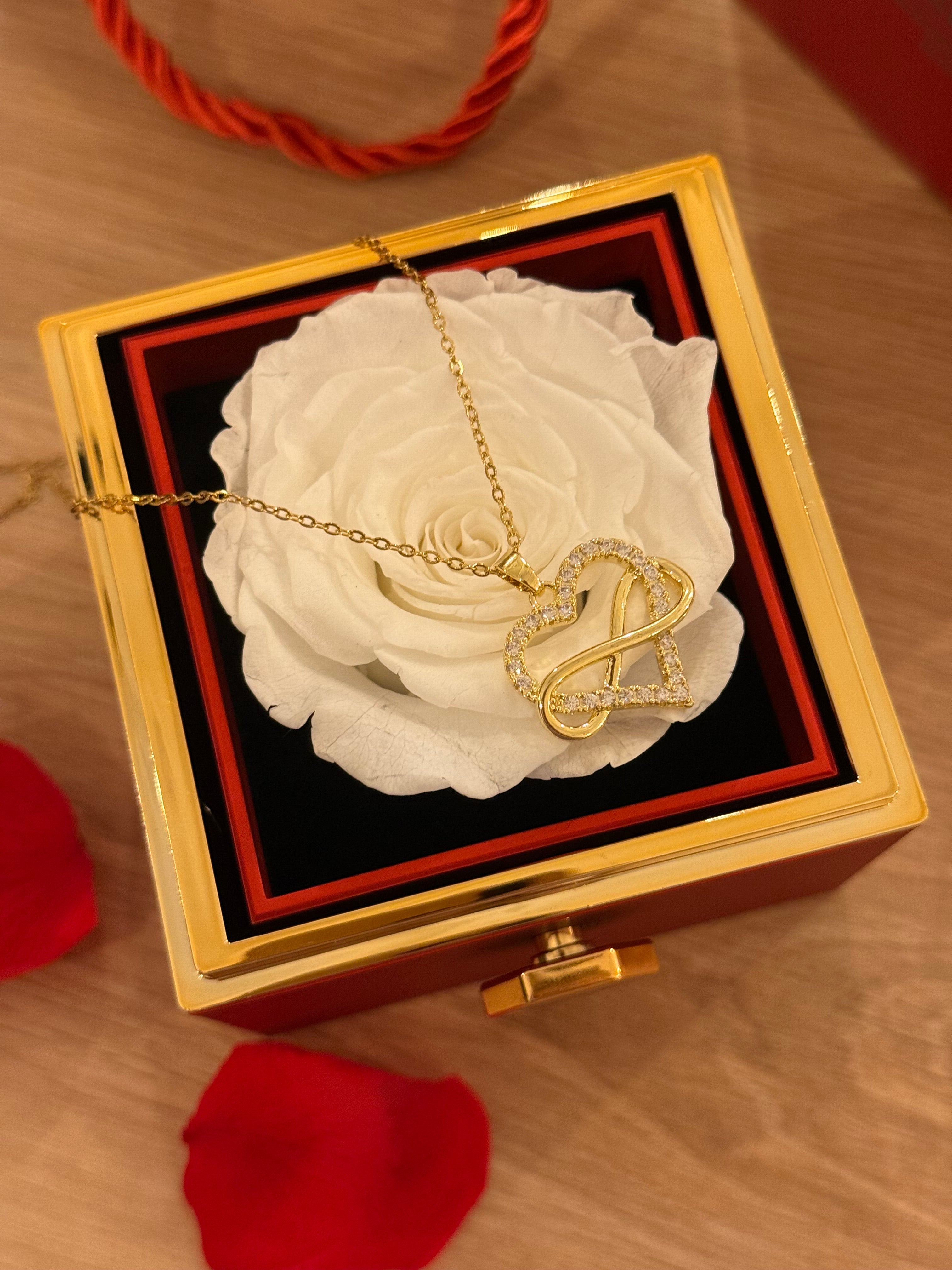 Rose stabilisé avec bijoux
