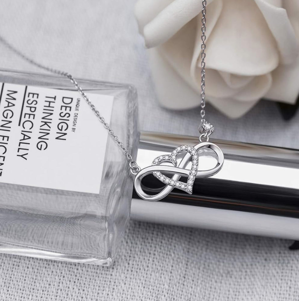 Coeur avec rose éternelle stabilisé et bijoux